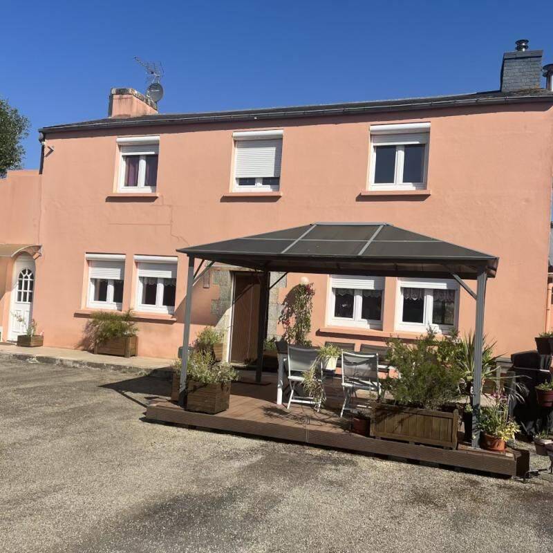 Maison 8 pièces 186 m² · à Lanrivain · 186 m² · 325 000 €