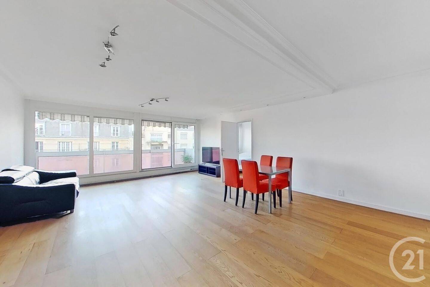 Appartement à louer 2850 € 2 850 € /mois charges comprises Réservez votre déménageur 4 pièces • 3 chambres • 100,6 m² • 6ème étage Paris 15ème arrondissement (75015) Calculer un temps de trajet Pour aller au travail, à l’école, ... - photo 1