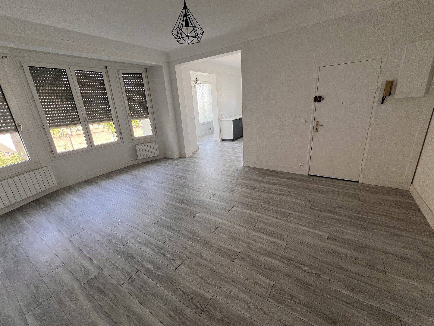 Appartement 2 pièces 68 m² · à Sainte-Geneviève-des-Bois · 68 m² · 990 €
