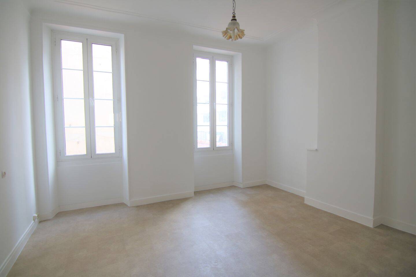 Appartement 3 pièces 60 m² · à Marseille 6ème Arrondissement · 59,8 m² · 813 €/mois