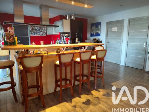 Maison à vendre 676 000 € 7 pièces 4 chambres 200 m² 1 037 m² de terrain Bourgneuf 17220