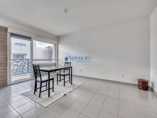 Appartement à vendre 199 000 € 2 pièces 1 chambre 47 m² Étage 4/5 Cormiers-Hauts Batons-Champy-Butte Verte Noisy-le-Grand 93160