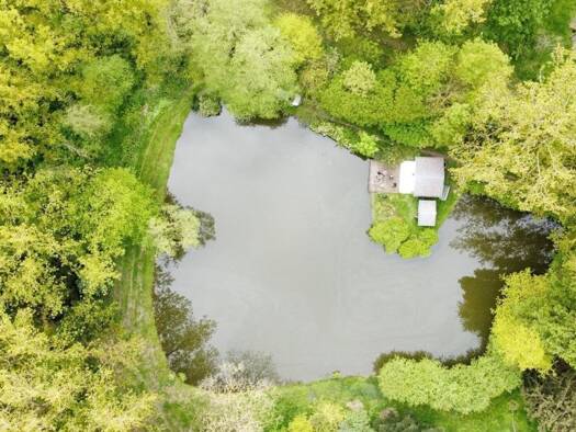 Propriété de loisirs à vendre 65 000 € 17 935 m² de terrain Bazouges Ouest Château-Gontier 53200