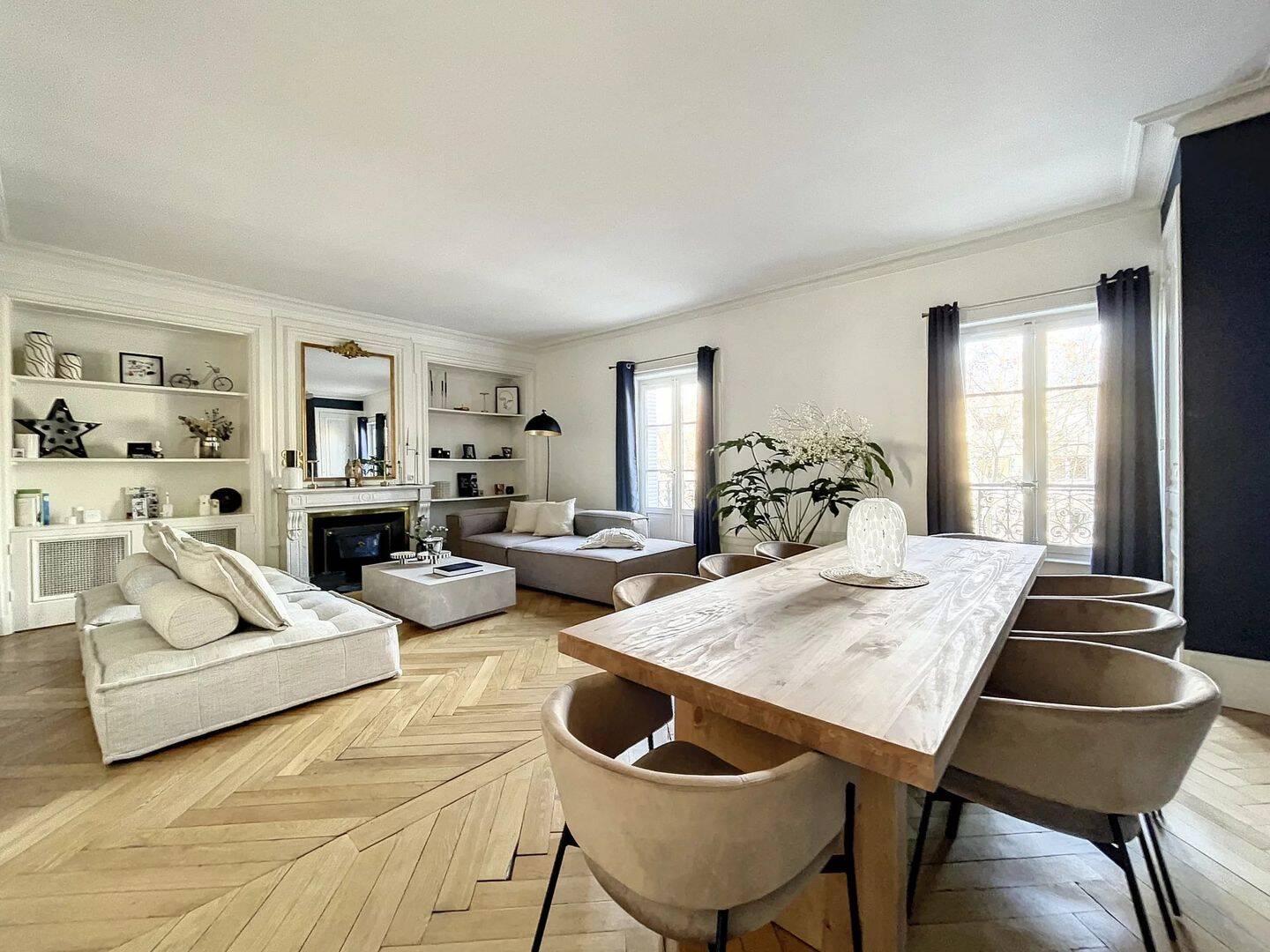 Appartement 4 pièces 137 m² · à Lyon 6ème Arrondissement · 136,8 m² · 2 553 €/mois