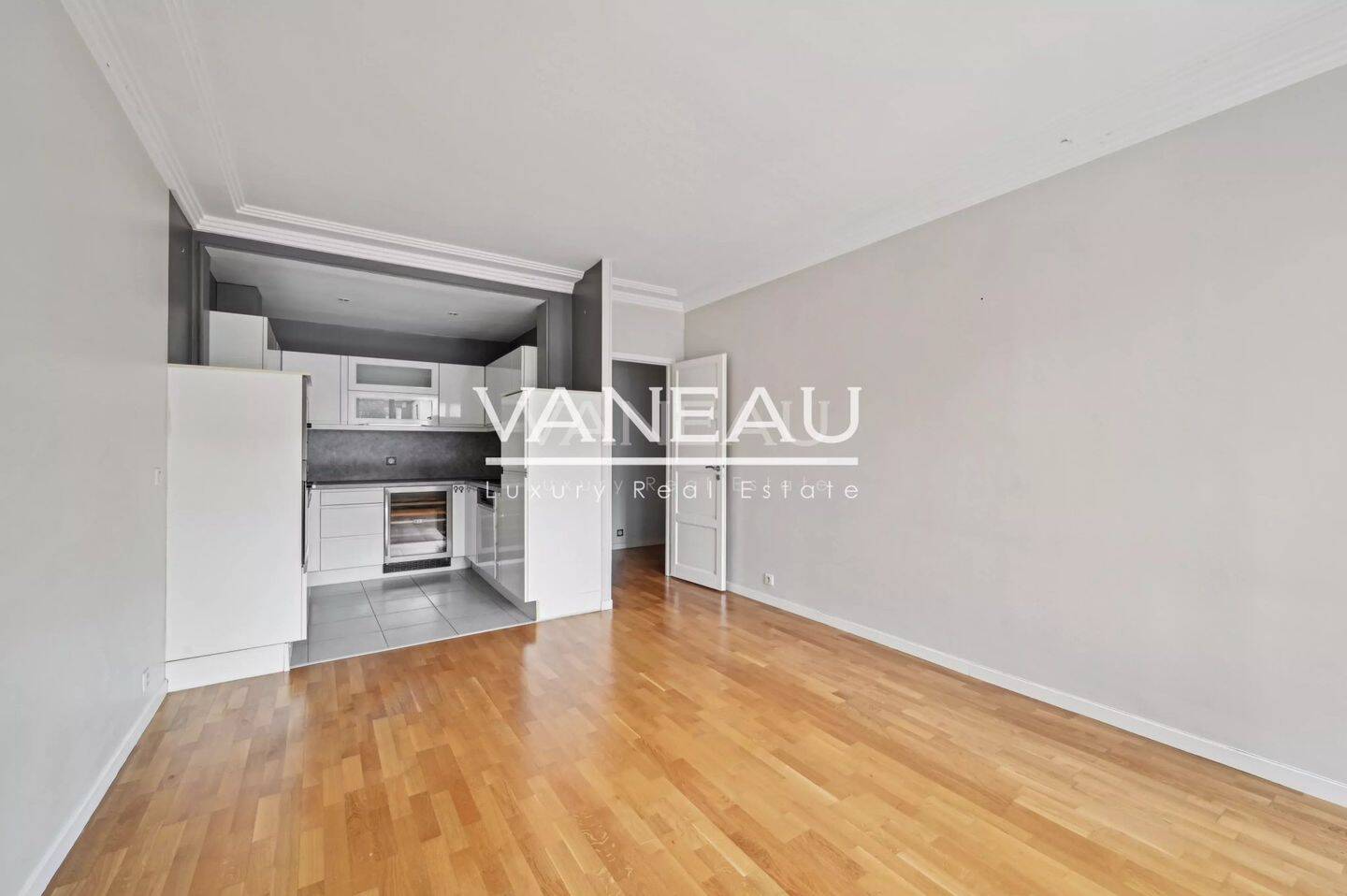 Appartement 3 pièces 60 m² · à Paris 16ème Arrondissement · 59,5 m² · 1 960 €