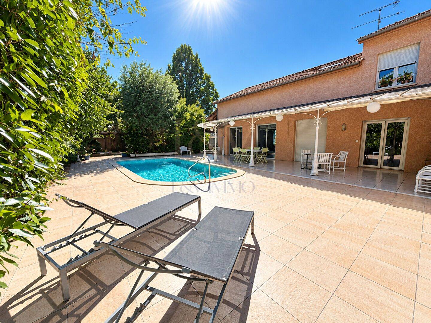 Maison 8 pièces 261 m² · à Charnay-lès-Mâcon · 261 m² · 495 000 €