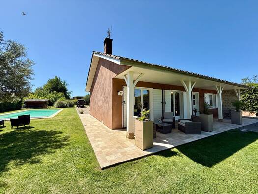 Maison de plain-pied à vendre 405 000 € 4 pièces 3 chambres 130 m² 2 710 m² de terrain Cruzilles-lès-Mépillat 01290