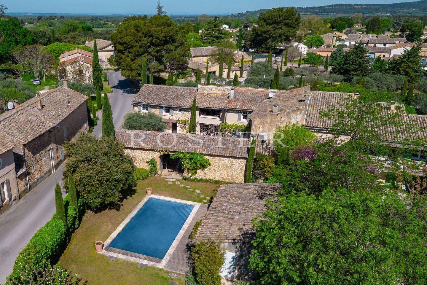 Maison 15 pièces 308 m² · à Maubec · 308 m² · 1 895 000 €