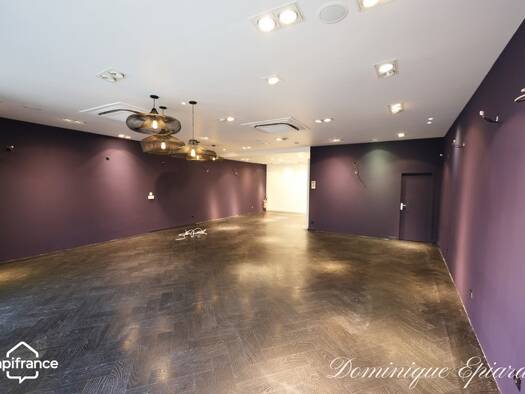 Local commercial à louer 3 000 € 155 m² de surface de vente Centre Ville Niort 79000