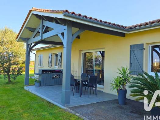 Maison à vendre 270 000 € 4 pièces 4 chambres 140 m² 990 m² de terrain Bayas 33230