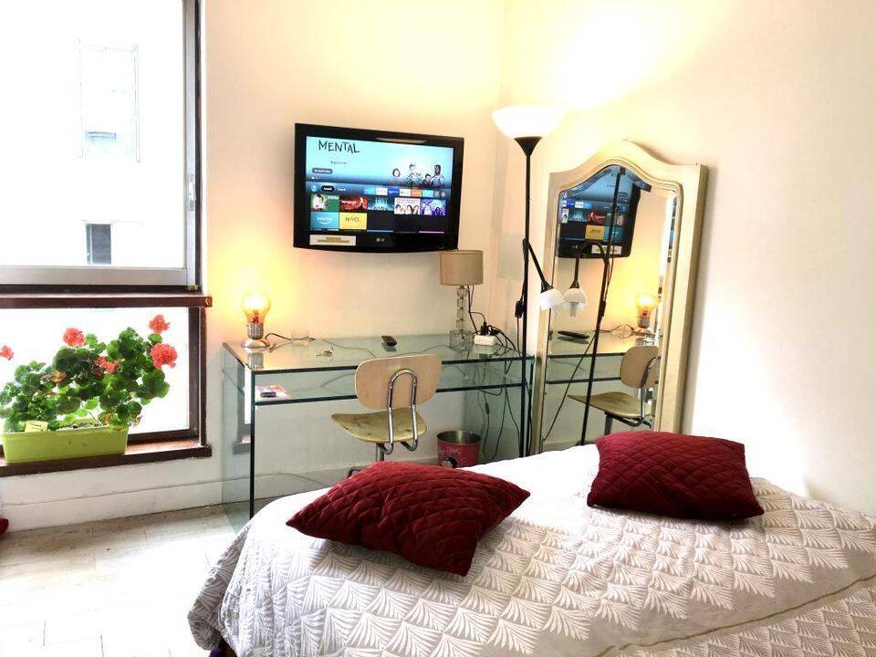Appartement 1 pièce 12 m² · à Paris 18ème Arrondissement · 12 m² · 850 €