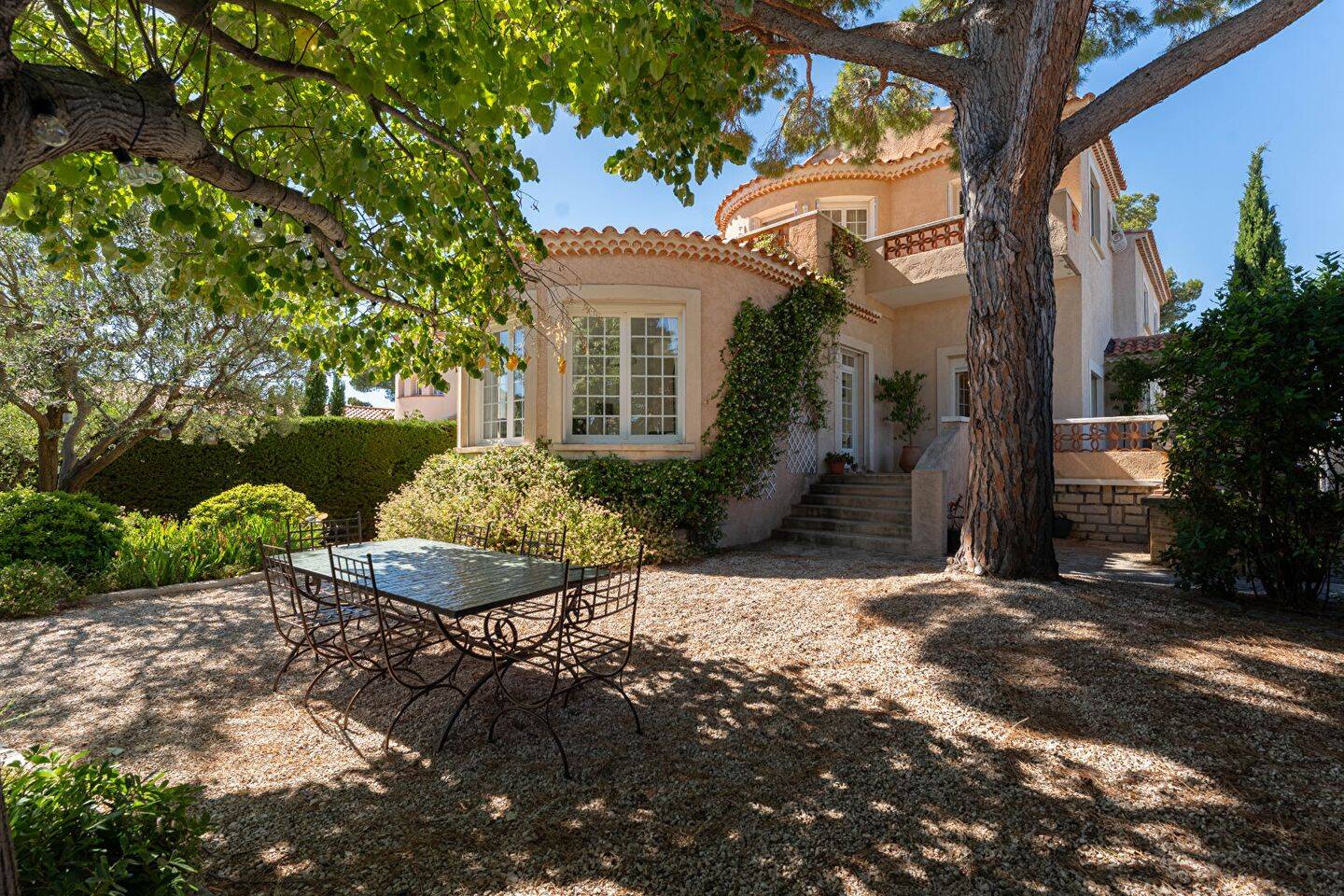 Maison 6 pièces 186 m² · à Carry-le-Rouet · 186,4 m² · 3 580 €