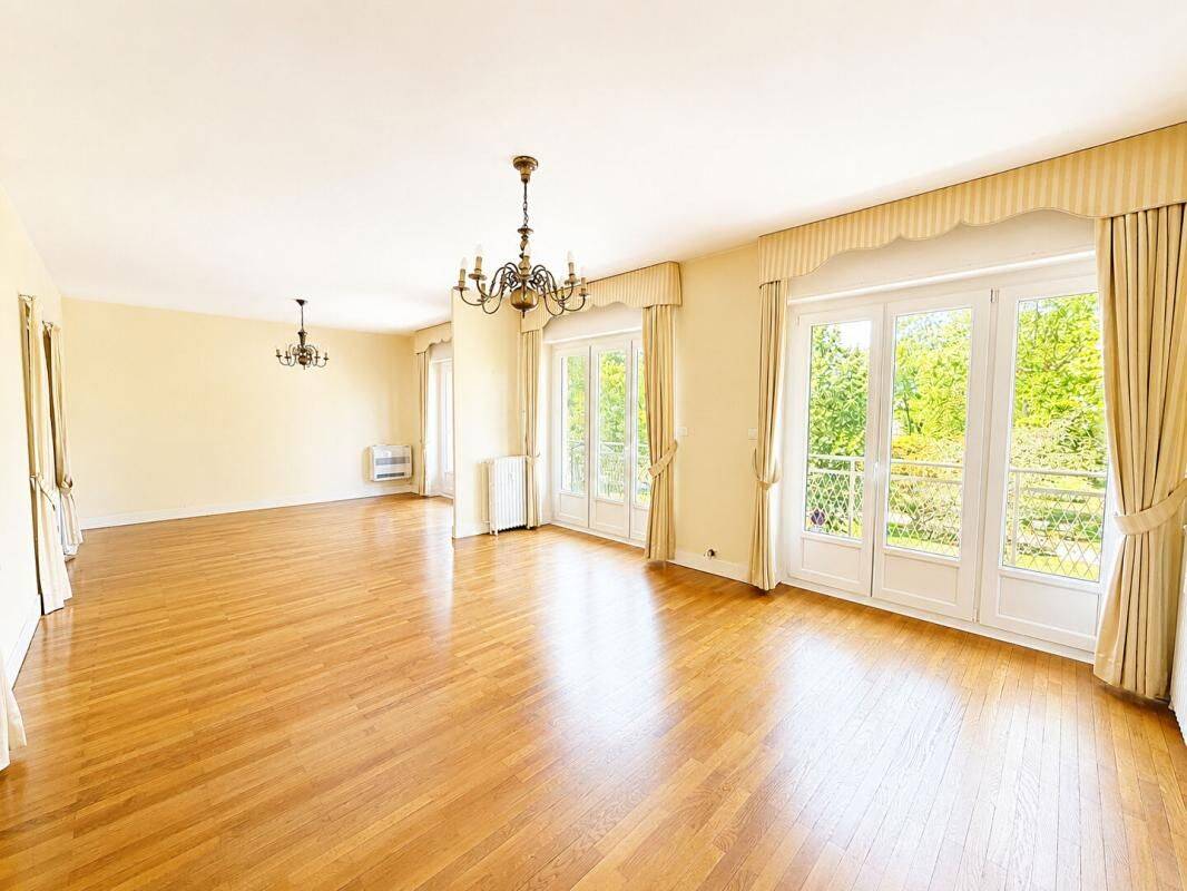 Appartement 5 pièces 165 m² · à Roanne · 165 m² · 169 000 €