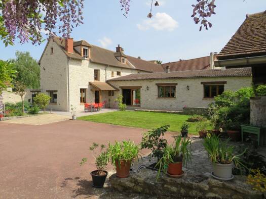 Ferme à vendre 630 000 € 5 pièces 3 chambres 195 m² 2 600 m² de terrain Jouy-Mauvoisin 78200