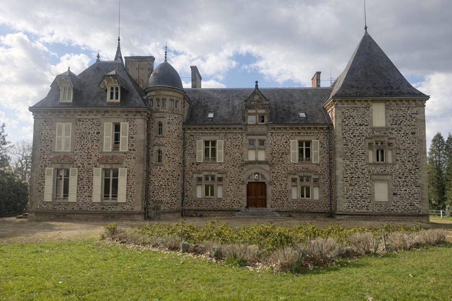 Maison 20 pièces 670 m² · à Saint-Jean-Ligoure · 670 m² · 1 150 000 €
