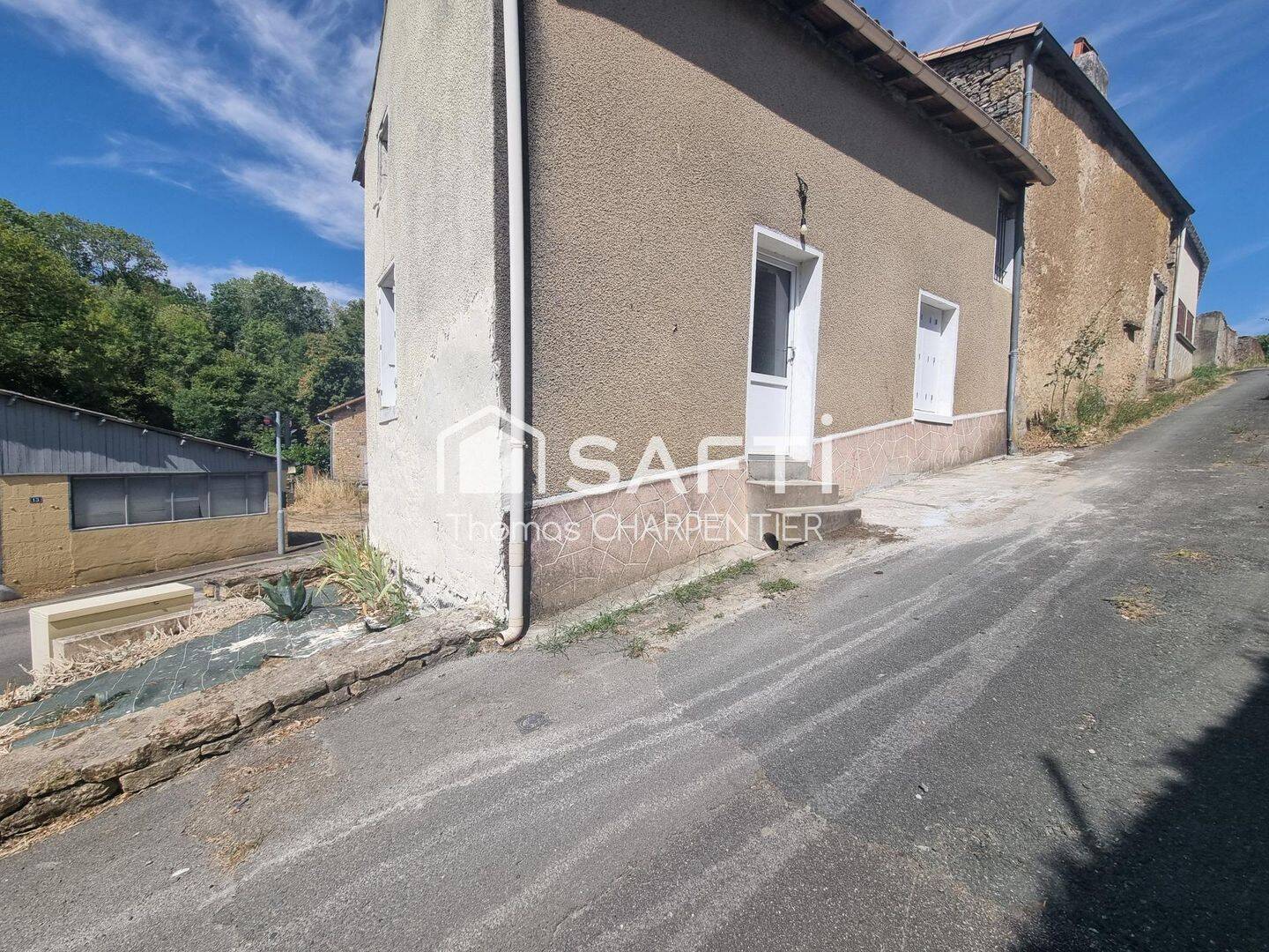 Maison 4 pièces 68 m² · à Augé · 68 m² · 55 000 €