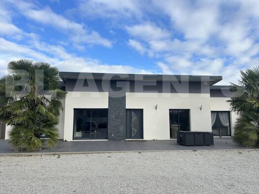 Maison de plain-pied à vendre 364 000 € 6 pièces 4 chambres 144 m² 1 286 m² de terrain Petit-Caux 76370