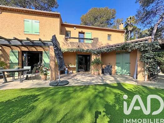 Maison à vendre 725 000 € 6 pièces 4 chambres 135 m² 737 m² de terrain Counillier Valescure Fréjus 83600