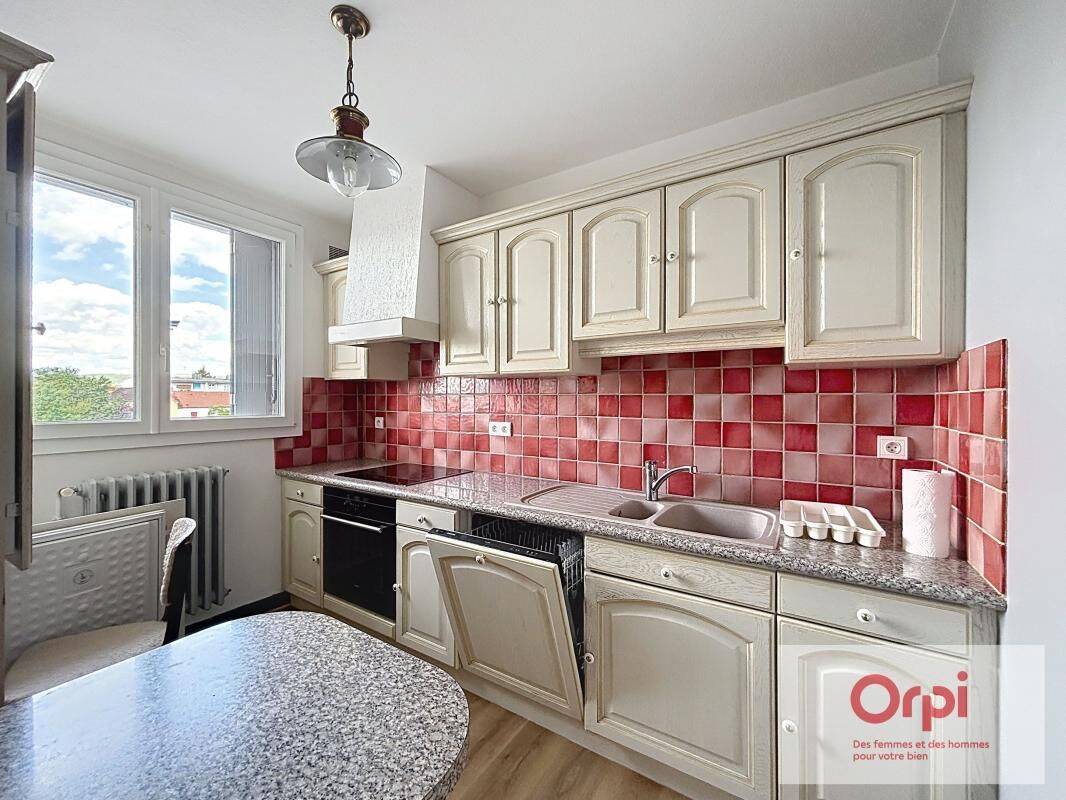 Appartement 5 pièces 104 m² · à Montluçon · 103,8 m² · 750 €