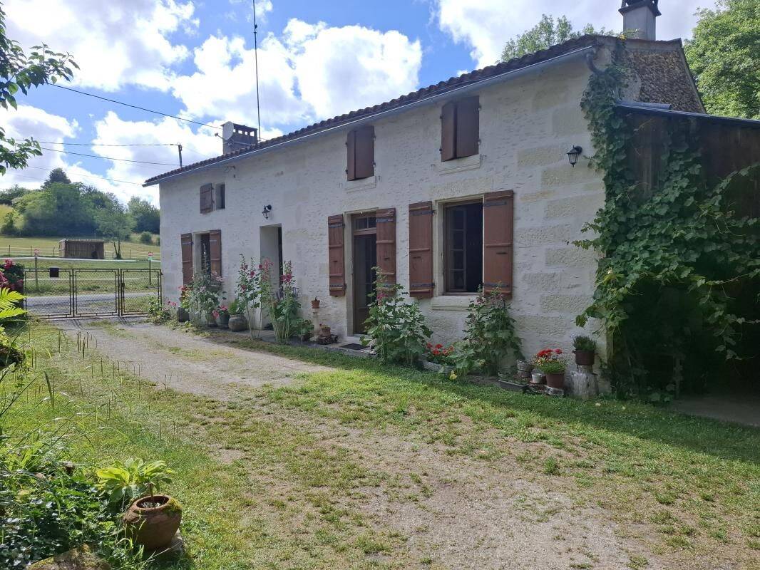 Maison 4 pièces 140 m² · à Chaniers · 140 m² · 250 000 €