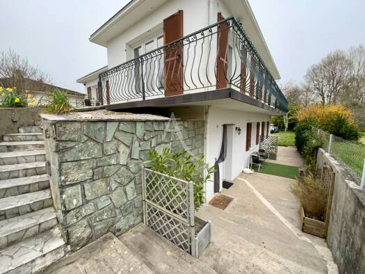 Immeuble à vendre 458 900 € 210 m² Jonzac 17500