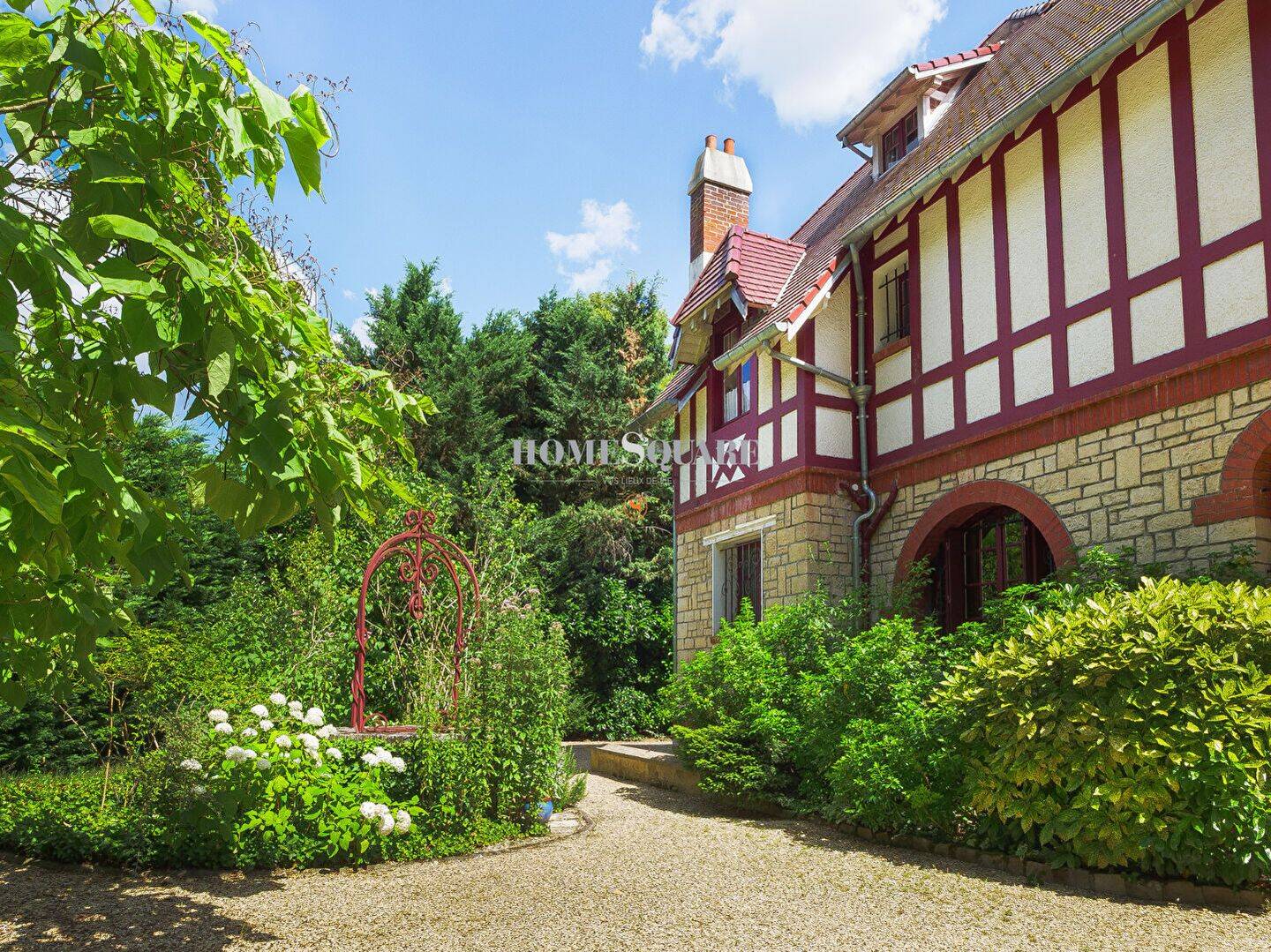 Maison 9 pièces 237 m² · à Lamorlaye · 237 m² · 850 000 €