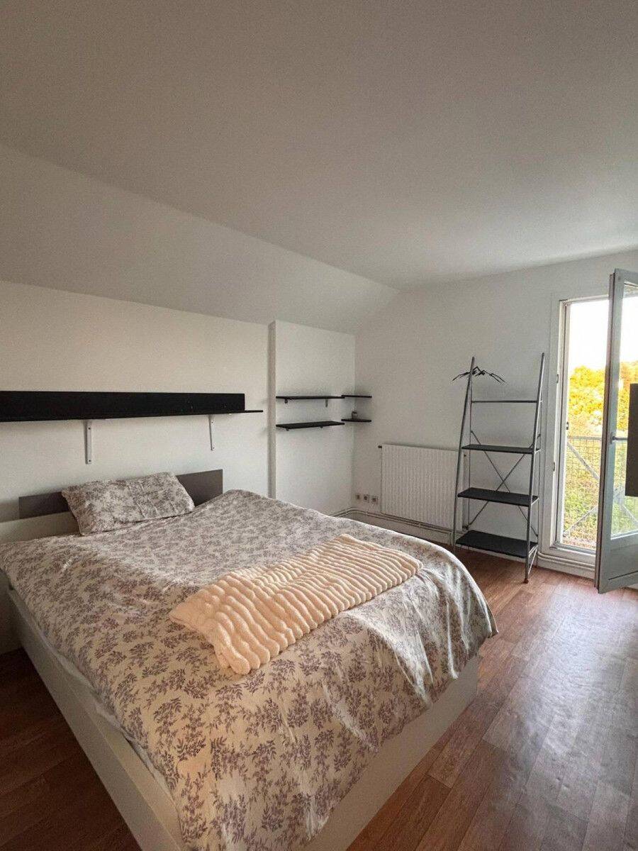 Appartement 5 pièces 98 m² · à Savigny-le-Temple · 98 m² · 650 €