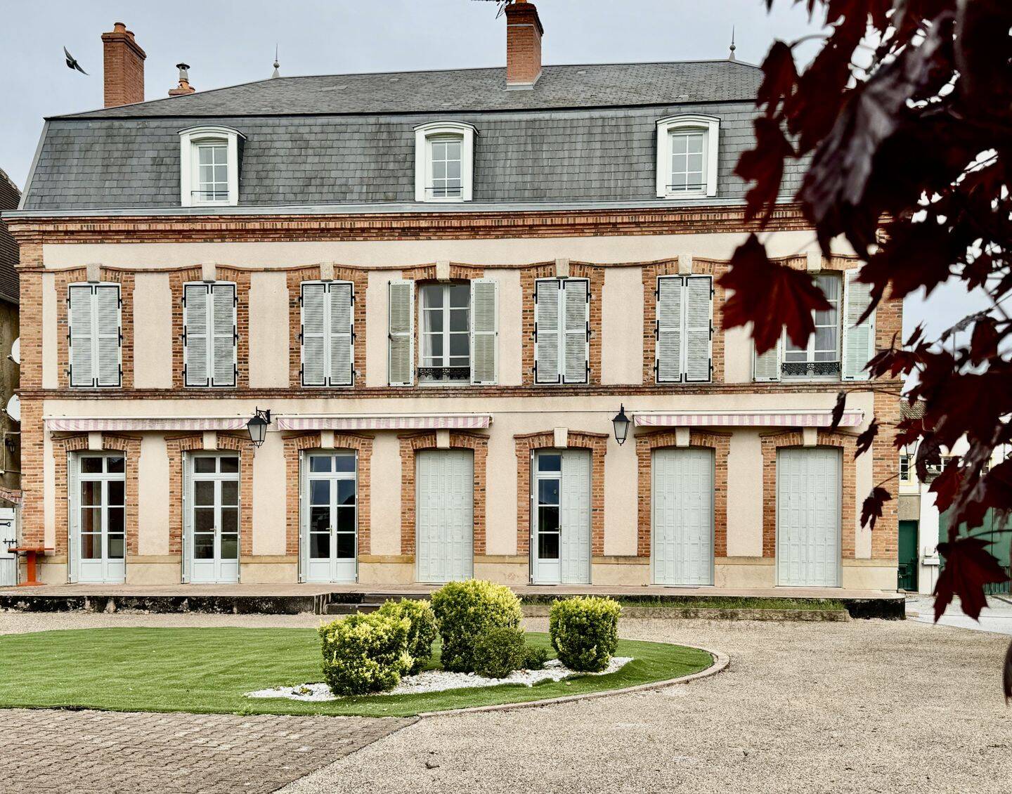 Maison 18 pièces 350 m² · à Bourbon-Lancy · 350 m² · 525 000 €