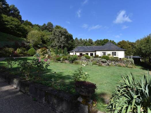 Maison à vendre 699 000 € 9 pièces 7 chambres 241 m² 4 209 m² de terrain Orcines 63870