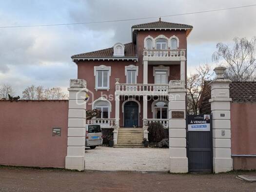 Demeure à vendre 495 000 € 10 pièces 7 chambres 233 m² 1 983 m² de terrain Montrond-les-Bains 42210