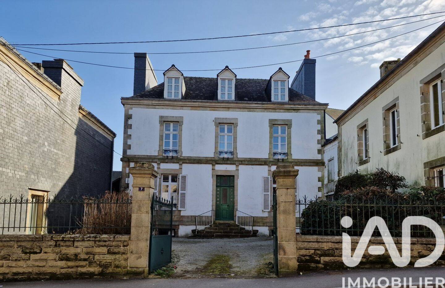 Maison 10 pièces 196 m² · à Gourin · 196 m² · 111 000 €