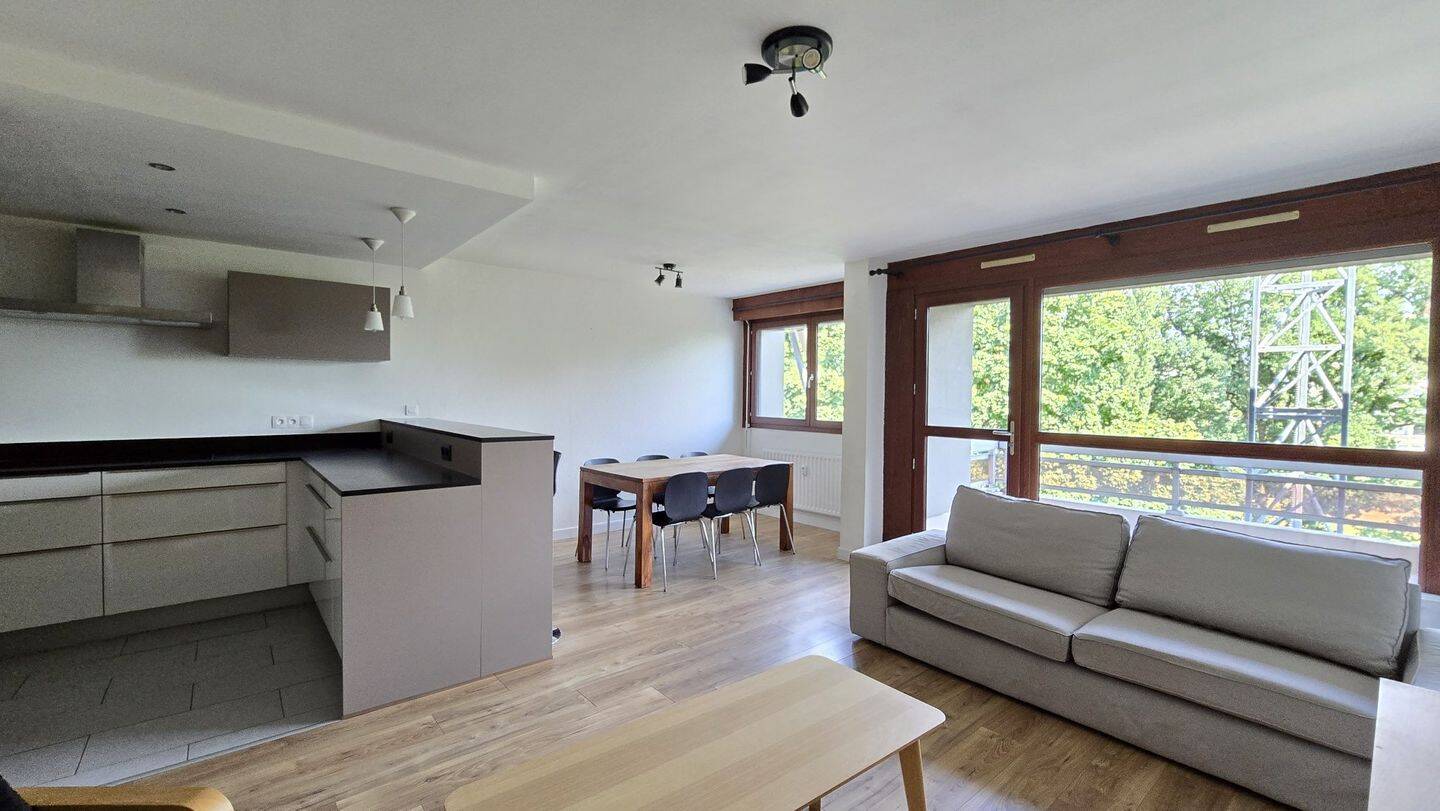 Appartement 5 pièces 128 m² · à Ferney-Voltaire · 128 m² · 2 800 €