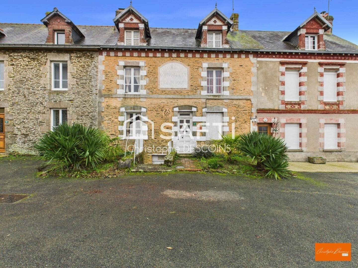 Maison 10 pièces 150 m² · à Saint-Aignan-de-Couptrain · 150 m² · 426 000 €