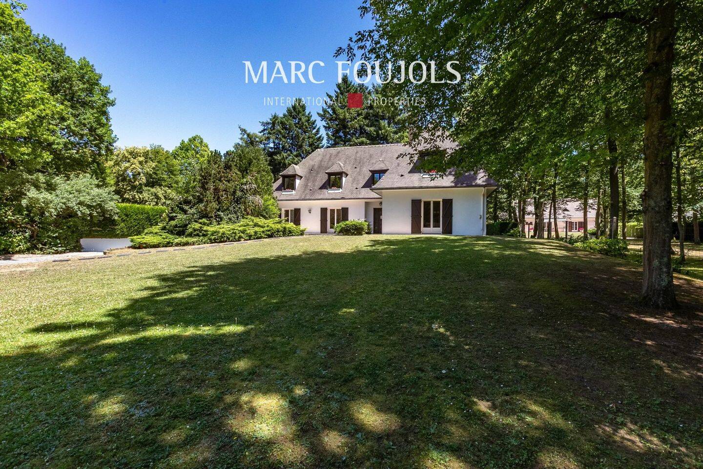Maison 8 pièces 230 m² · à Lamorlaye · 230 m² · 845 000 €