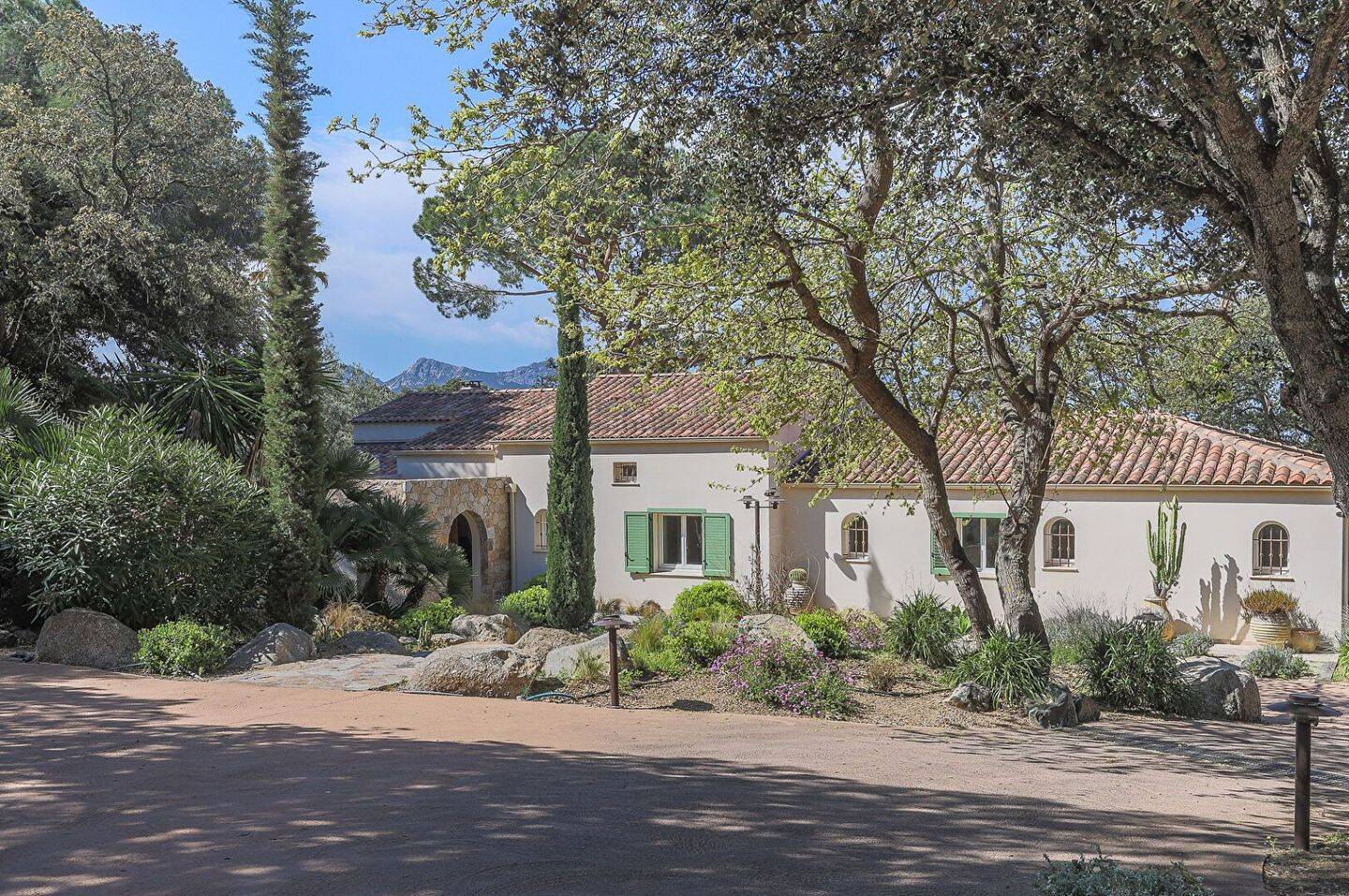 Maison 8 pièces 243 m² · à Lumio · 243 m² · 2 650 000 €