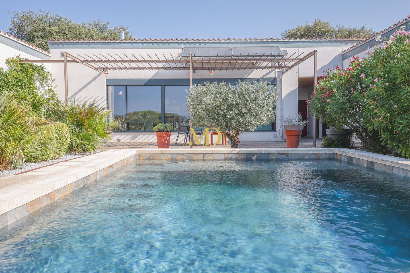 Maison 4 pièces 98 m² · à Saint-Saturnin-lès-Apt · 98 m² · 750 000 €