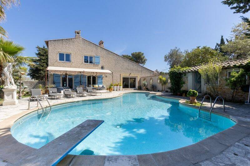 Maison 10 pièces 350 m² · à Châteauneuf-les-Martigues · 350 m² · 700 000 €