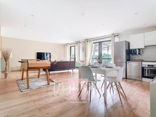 Appartement à vendre 260 000 € 3 pièces 2 chambres 81 m² RDC/1 Descartes Champs-sur-Marne 77420