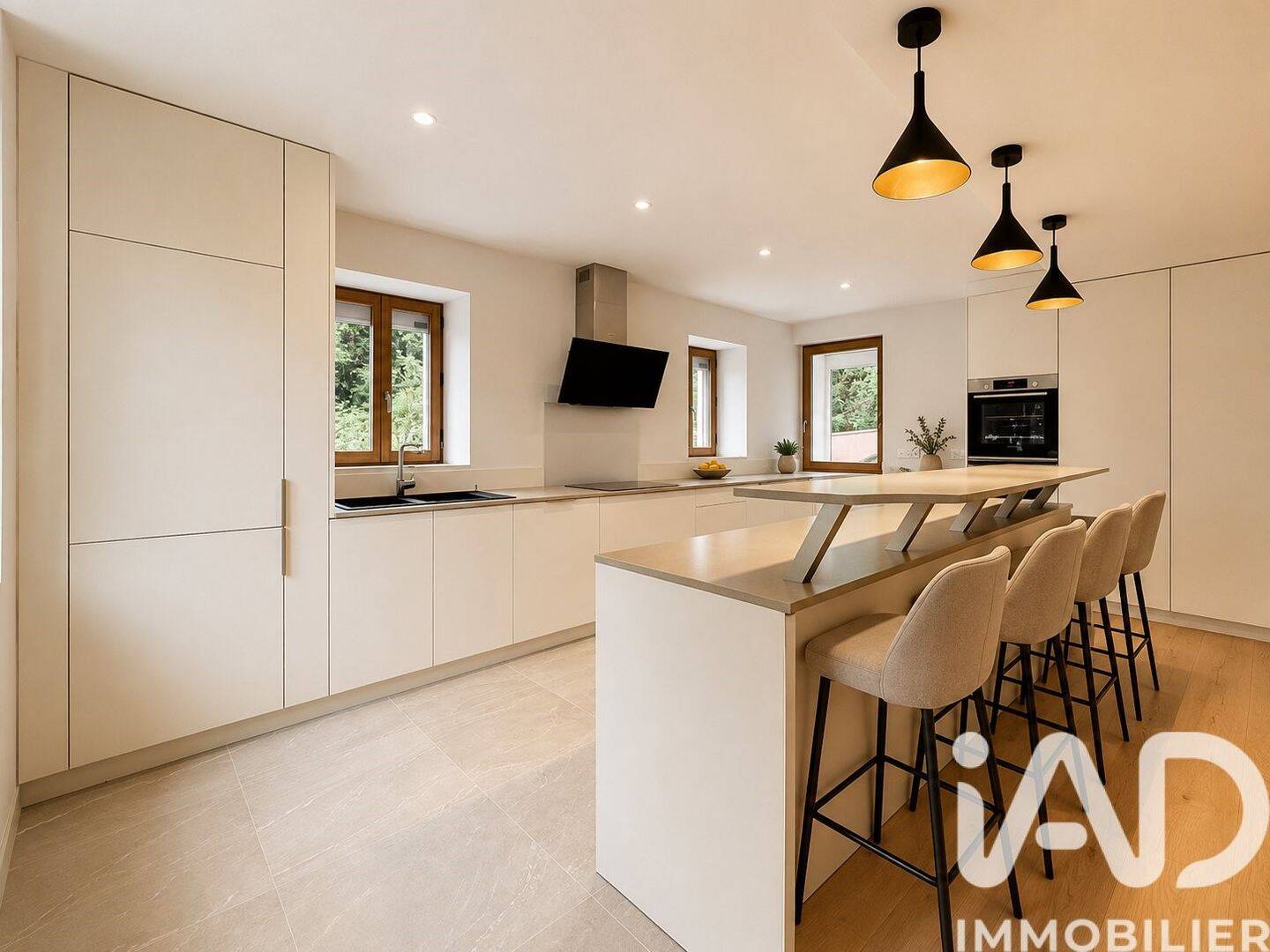 Maison 8 pièces 348 m² · à Chens-sur-Léman · 348 m² · 5 100 €/mois