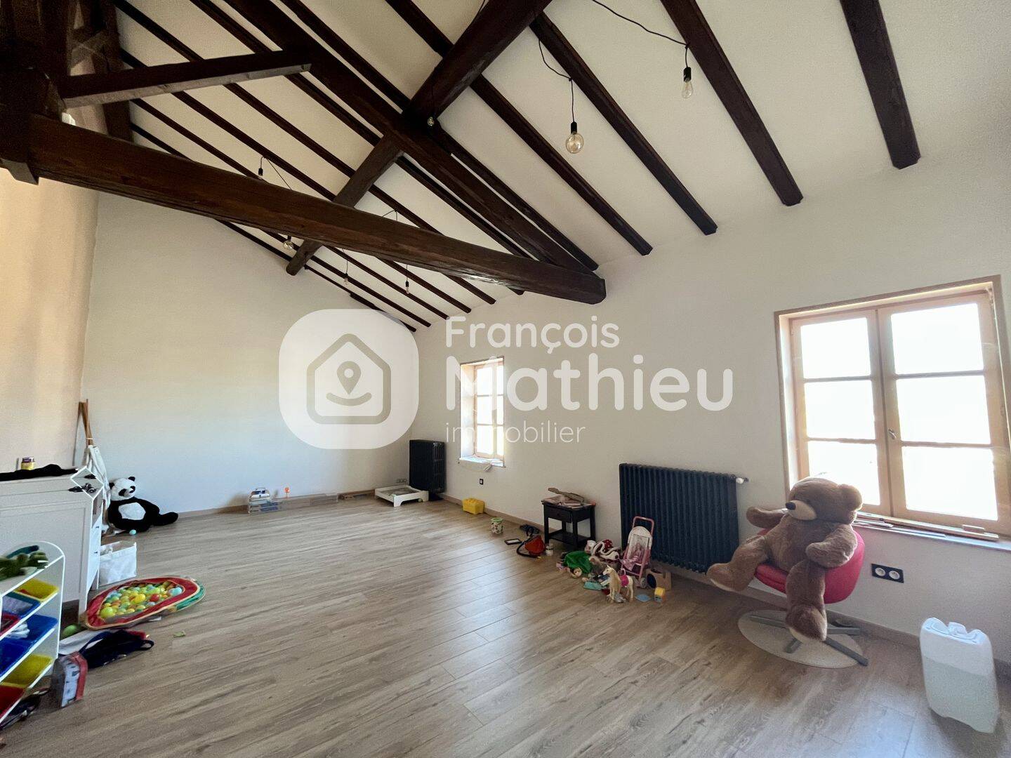 Maison 8 pièces 197 m² · à Belleville-en-Beaujolais · 197 m² · 315 000 €