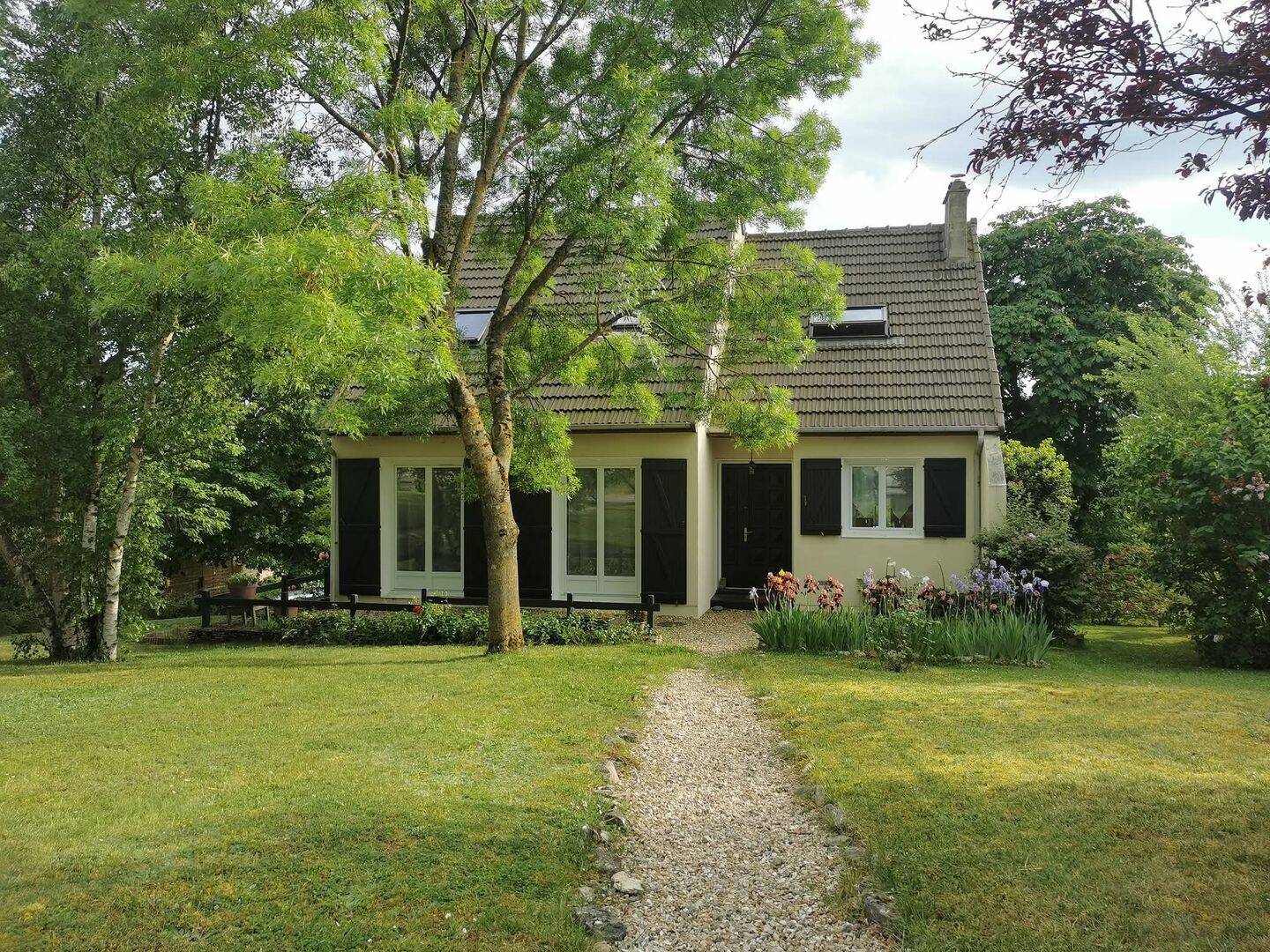 Maison 5 pièces 150 m² · à Berchères-sur-Vesgre · 150 m² · 1 600 €