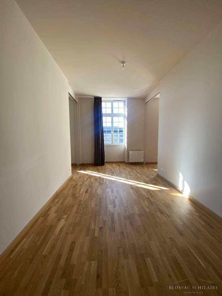 Appartement 3 pièces 96 m² · à Poitiers · 95,9 m² · 921 €