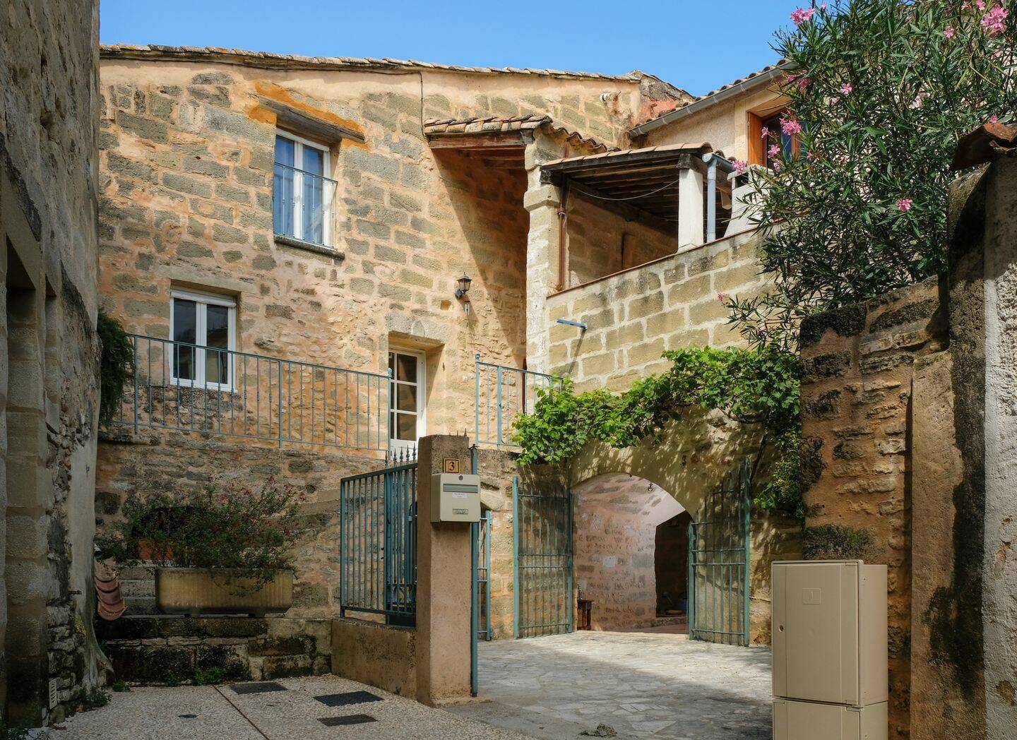 Maison 5 pièces 130 m² · à Saint-Quentin-la-Poterie · 130 m² · 375 000 €