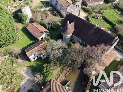 Château à vendre 295 000 € 7 pièces 6 chambres 835 m² 2 448 m² de terrain Pranzac 16110