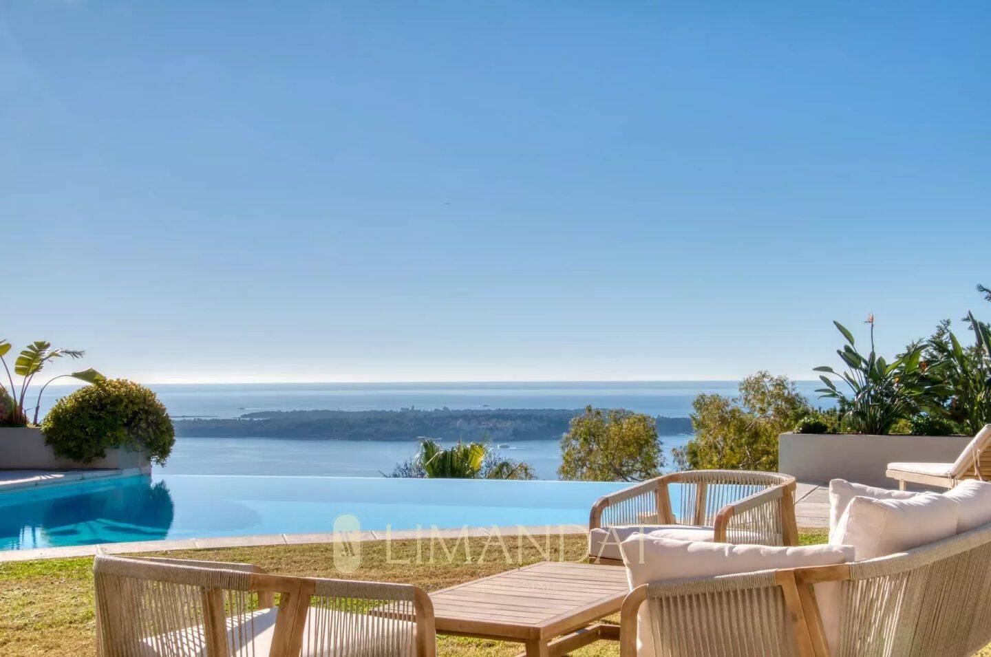 Maison 6 pièces 320 m² · à Cannes · 320 m² · 21 666 €