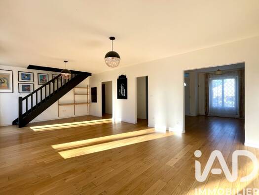 Maison à vendre 271 000 € 6 pièces 4 chambres 125 m² 632 m² de terrain Activités Orléans 45100