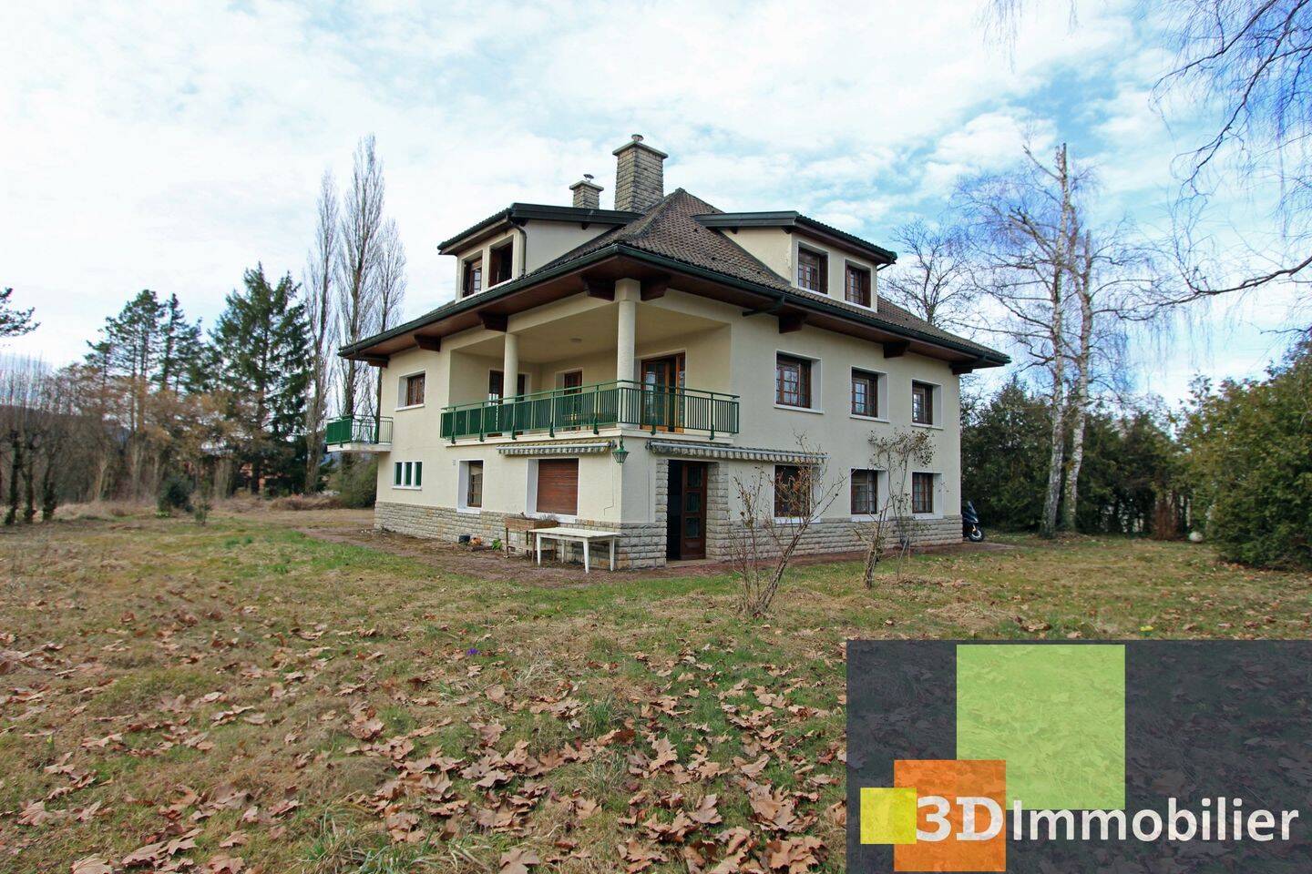 Maison 10 pièces 306 m² · à Clairvaux-les-Lacs · 306 m² · 230 000 €