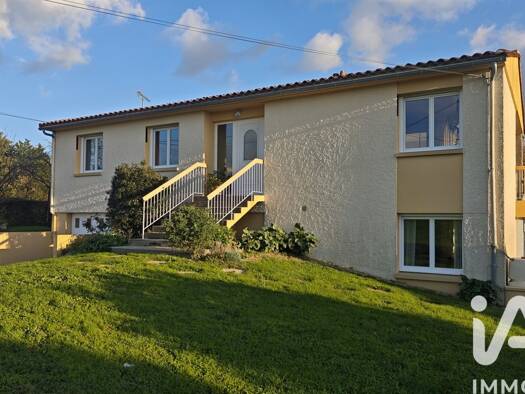 Maison à vendre 199 000 € 8 pièces 5 chambres 151 m² 1 811 m² de terrain Grissais-Gros Noyer Fontenay-le-Comte 85200