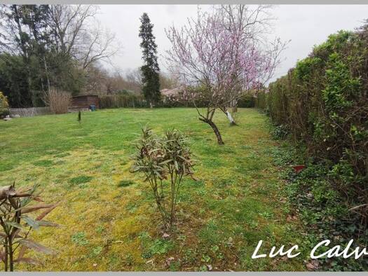 Terrain constructible viabilisé à vendre 102 500 € 1 589 m² de terrain Saint-Lieux-lès-Lavaur 81500