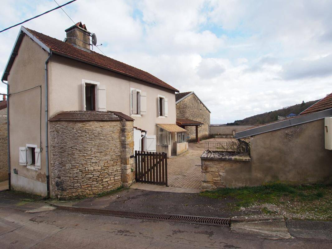 Maison 3 pièces 82 m² · à Courlon · 82 m² · 120 000 €